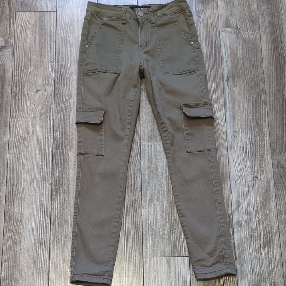 Ashley Madison Olive Cargo Pants Size 1 / 25